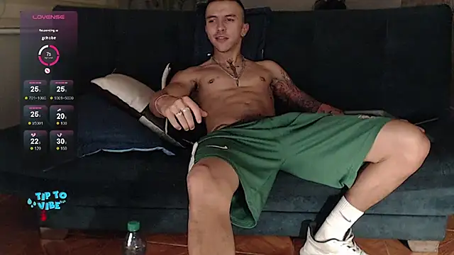 Snapshot of rogert_xx chatting on January 21, 4:21 am rogert xx online show from January 21, 4:21 am