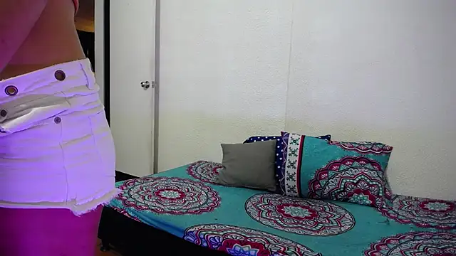 Snapshot of _joanne_and_oliver_ chatting on February 12, 2:50 am joanne and oliver online show from February 12, 2:50 am