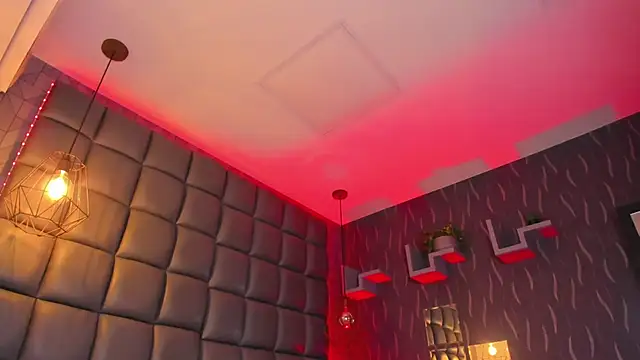 megan woll online show from April 17, 8:01 pm