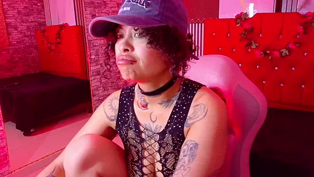 miahernadez303av online show from February 12, 4:18 am