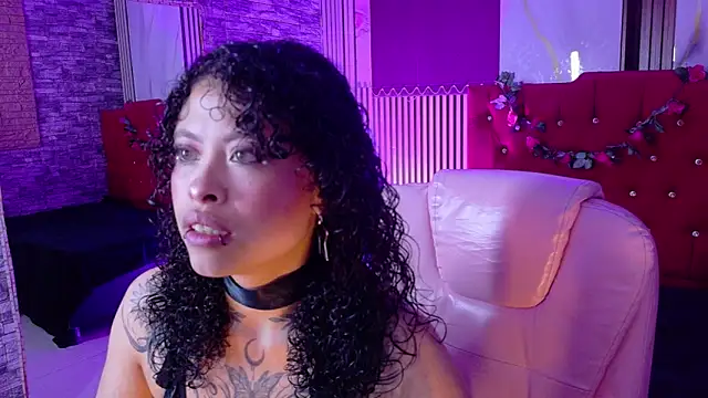miahernadez303av online show from May 22, 3:24 am