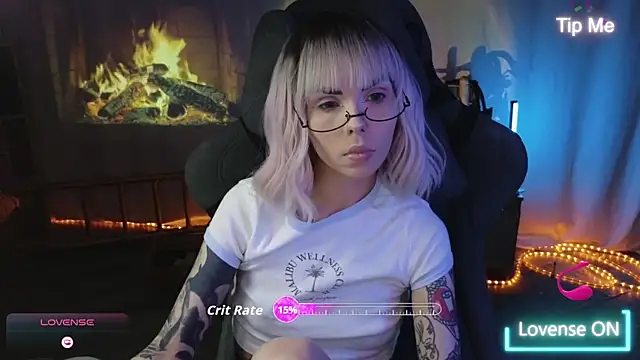 Snapshot of Kerry_Kirk chatting on February 7, 12:14 am Kerry Kirk online show from February 7, 12:14 am