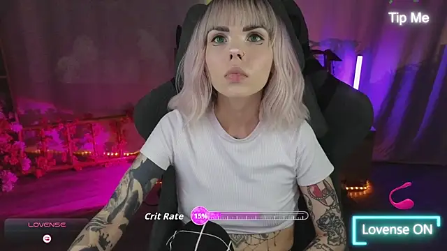 Snapshot of Kerry_Kirk chatting on February 8, 11:08 pm Kerry Kirk online show from February 8, 11:08 pm