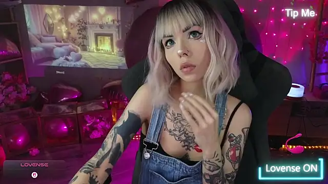 Snapshot of Kerry_Kirk chatting on February 10, 9:52 pm Kerry Kirk online show from February 10, 9:52 pm