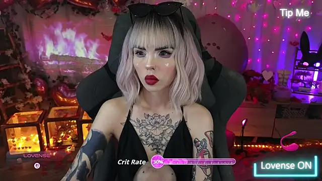 Snapshot of Kerry_Kirk chatting on February 14, 9:44 pm Kerry Kirk online show from February 14, 9:44 pm