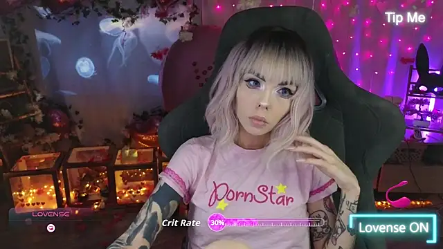 Snapshot of Kerry_Kirk chatting on February 24, 9:57 pm Kerry Kirk online show from February 24, 9:57 pm