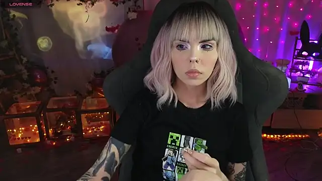 Snapshot of Kerry_Kirk chatting on February 26, 9:47 pm Kerry Kirk online show from February 26, 9:47 pm