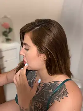 ValerieHilton online show from March 20, 1:02 am