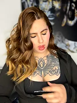 ValerieHilton online show from October 1, 10:49 pm