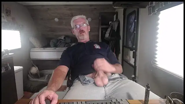 Snapshot of Di9ital069 chatting on October 25, 8:14 pm Di9ital069 online show from October 25, 8:14 pm