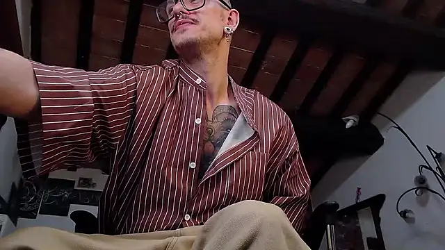 cek 186 online show from March 13, 8:15 pm