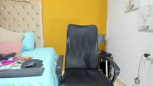 rousse sexyandhot online show from January 9, 2:14 am