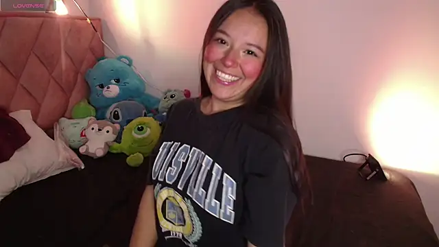 Snapshot of Lexie_Thompson10 chatting on January 19, 2:15 am Lexie Thompson10 online show from January 19, 2:15 am