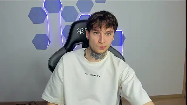 Chris Tyson online show from December 19, 3:29 am