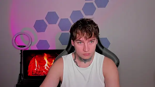 Chris Tyson online show from November 6, 3:07 am