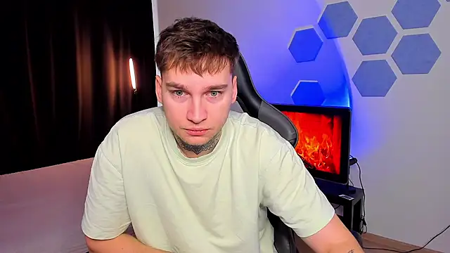 Chris Tyson online show from December 3, 7:16 am