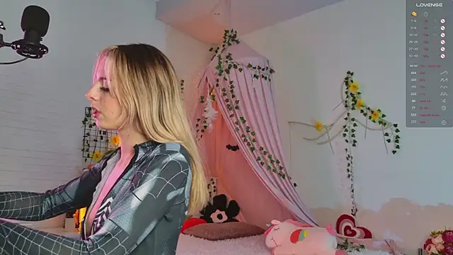 LoraaDoll online show from January 11, 8:21 pm