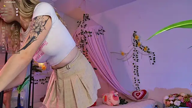 LoraaDoll online show from January 17, 1:56 pm