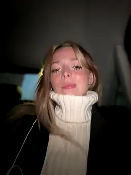 LoraaDoll online show from September 24, 4:10 pm