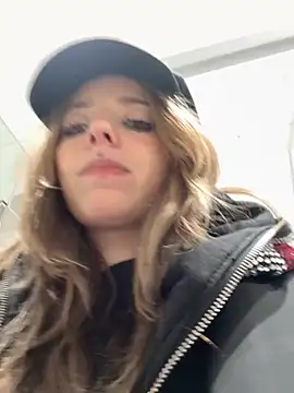 LoraaDoll online show from November 13, 3:33 pm