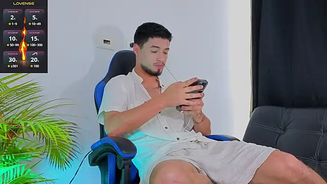 EdwardRoss  online show from November 15, 9:00 pm