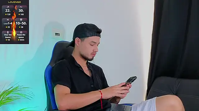 EdwardRoss  online show from January 8, 7:27 pm