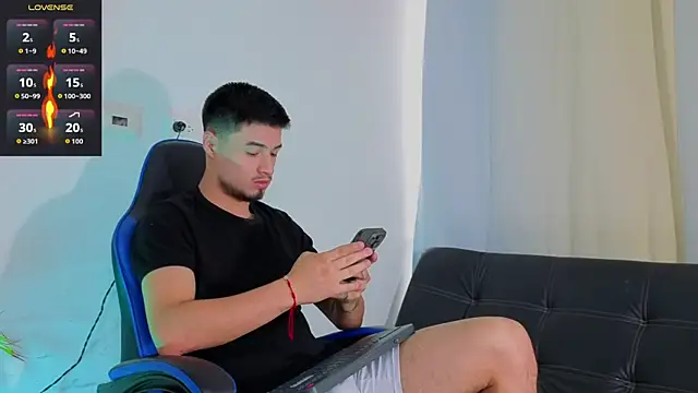 EdwardRoss  online show from January 13, 8:03 pm