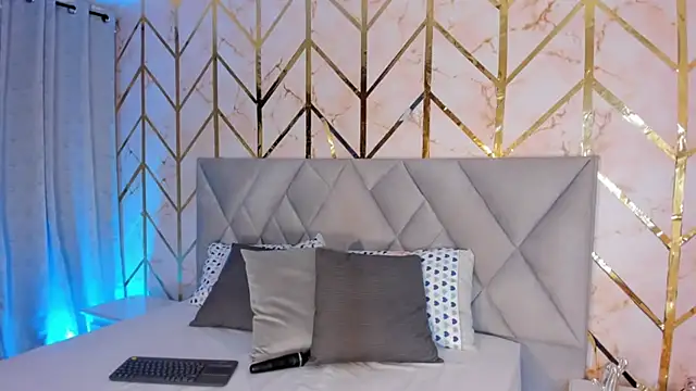 Arianabromw online show from December 19, 7:07 pm