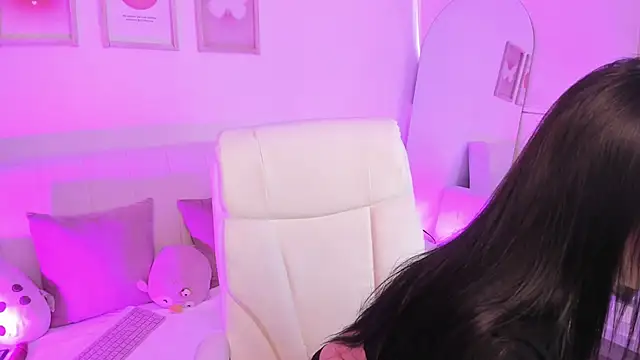 Steff London online show from February 2, 7:46 pm