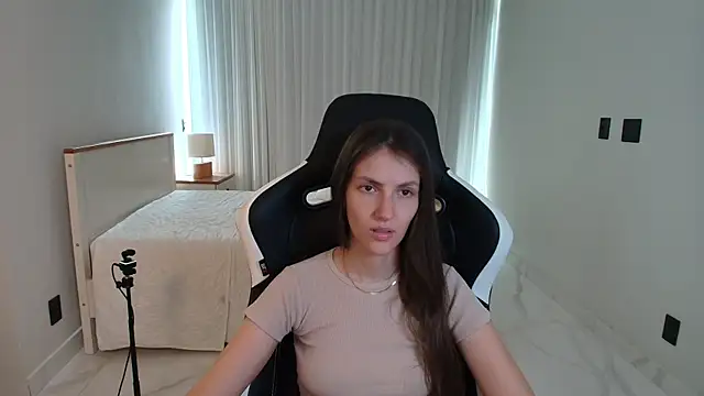 Snapshot of upssnowy chatting on June 28, 5:52 pm upssnowy online show from June 28, 5:52 pm