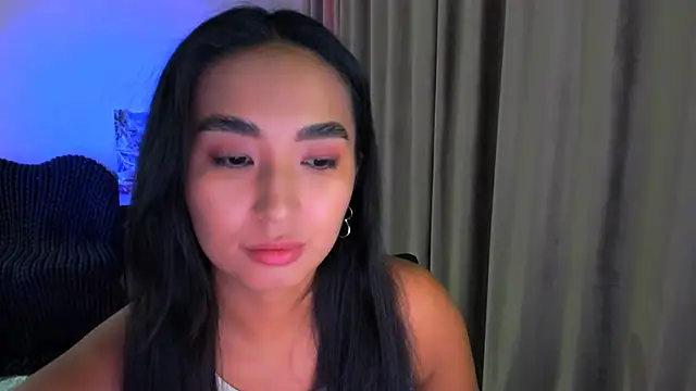 worldofkim online show from February 10, 9:04 pm