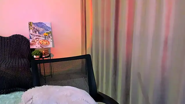 worldofkim online show from February 19, 4:44 am