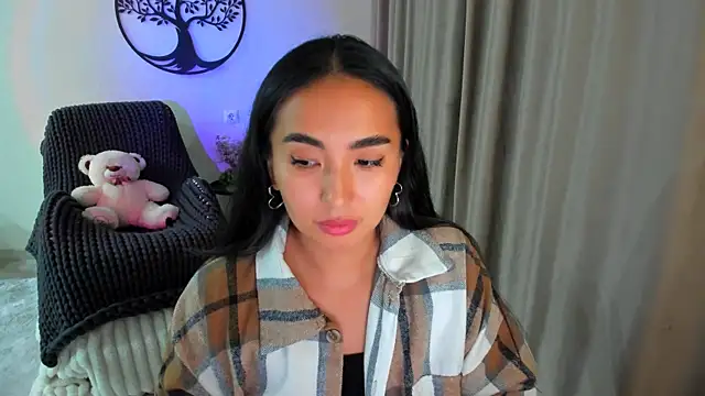 worldofkim online show from September 16, 9:05 pm