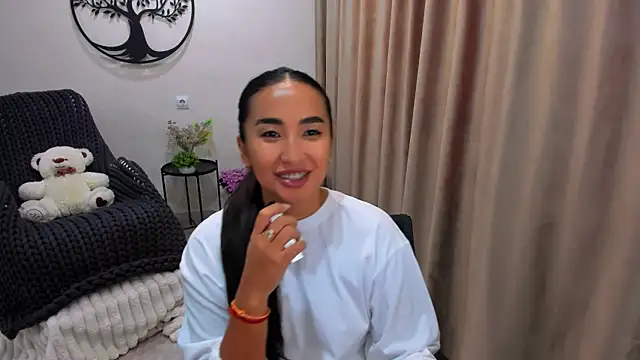 worldofkim online show from October 9, 10:46 am