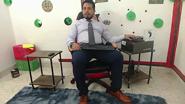 Snapshot of KalethBigDick chatting on April 20, 5:43 am KalethBigDick online show from April 20, 5:43 am