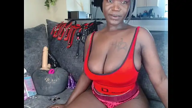 Snapshot of yummy_sweet_caramel chatting on December 22, 6:28 am yummy sweet caramel online show from December 22, 6:28 am