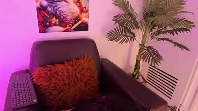 Snapshot of Miia_Thompsonn chatting on December 4, 3:04 am Miia Thompsonn online show from December 4, 3:04 am