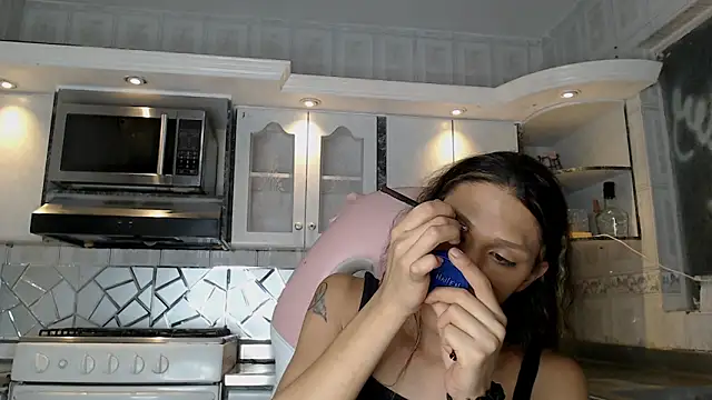 Snapshot of cristinaa_oz chatting on February 18, 7:21 pm cristinaa oz online show from February 18, 7:21 pm