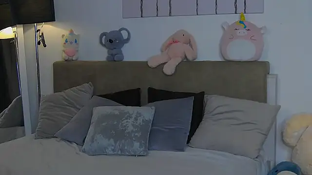 CassKiera online show from November 8, 6:46 am