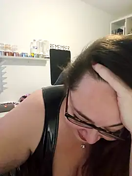 Snapshot of Sexy_Binxy chatting on February 11, 11:37 am Sexy Binxy online show from February 11, 11:37 am