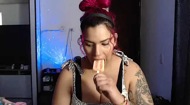 CarolinaRincon online show from February 8, 6:44 pm