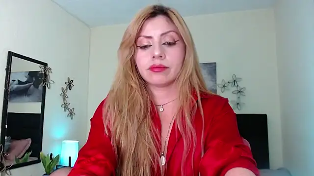 AnthonelaBella online show from February 3, 11:47 pm