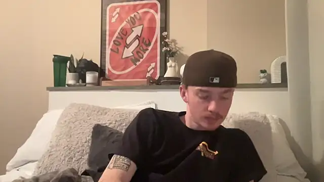 Snapshot of younghungginger chatting on January 2, 12:34 am younghungginger online show from January 2, 12:34 am