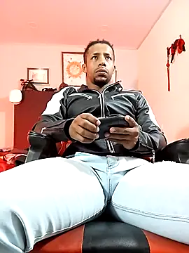 AlejoKhalifa  online show from March 7, 9:28 am