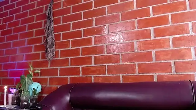Snapshot of Trix_fiore_oficial chatting on April 5, 9:12 pm Trix fiore oficial online show from April 5, 9:12 pm