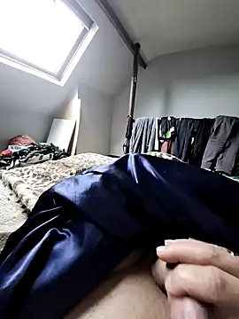 Snapshot of olivier59930 chatting on December 15, 8:30 am olivier59930 online show from December 15, 8:30 am