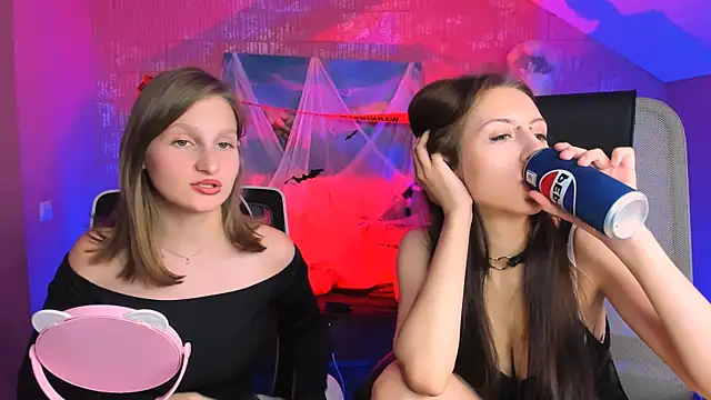 Snapshot of EllaHorton chatting on October 26, 12:44 pm EllaHorton online show from October 26, 12:44 pm