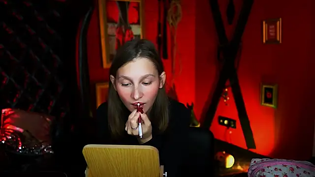 EllaHorton online show from November 9, 10:24 am