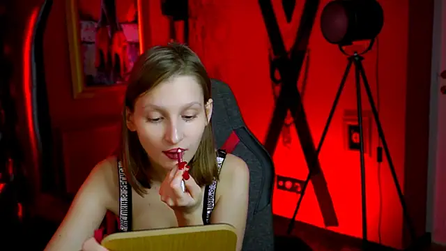 EllaHorton online show from March 19, 5:06 pm