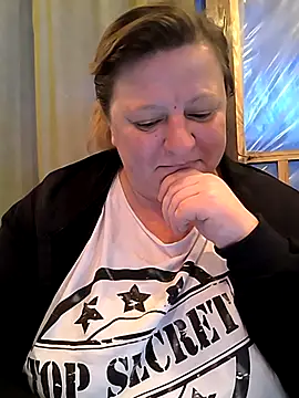 Snapshot of jusichka chatting on April 17, 5:05 pm jusichka online show from April 17, 5:05 pm